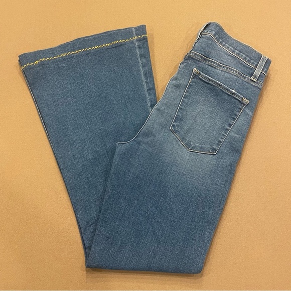 Alice + Olivia Beautiful High Rise Bell Stunner Wash Size 30
** See Description - Picture 1 of 16